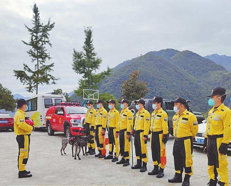 多位民建.jpg 多位民建.jpg